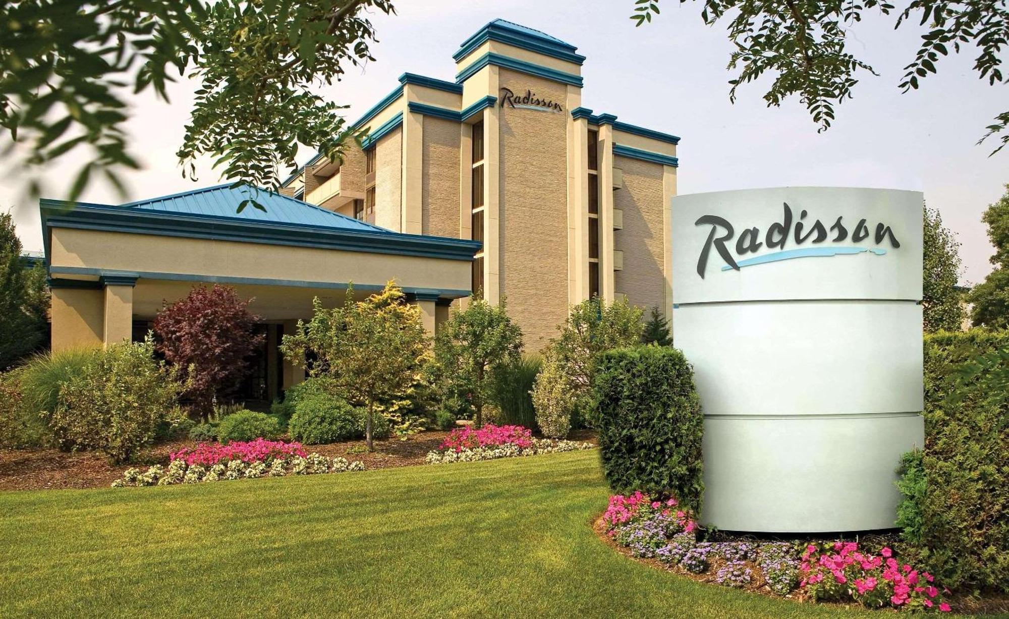 Radisson Hotel Hauppauge-Long Island Exterior photo